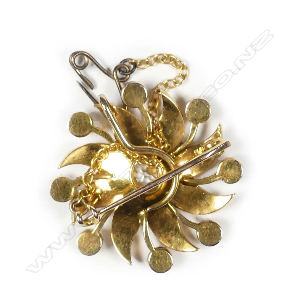 A vintage 14ct yellow gold diamond and half seed pearl pendant / brooch, Image 1++