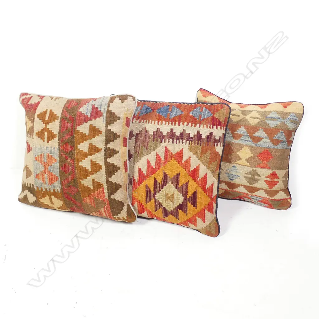 Three scatter cushions with faces made of Afghan kilim weave Image 1++