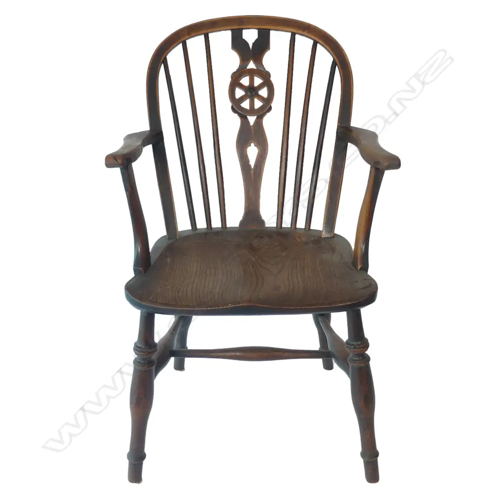 A 19thC country elm Windsor armchair Image 1++