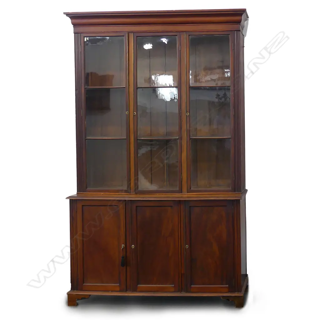 An early 1900s mahogany Georgian style bookcase cabinet Image 1++