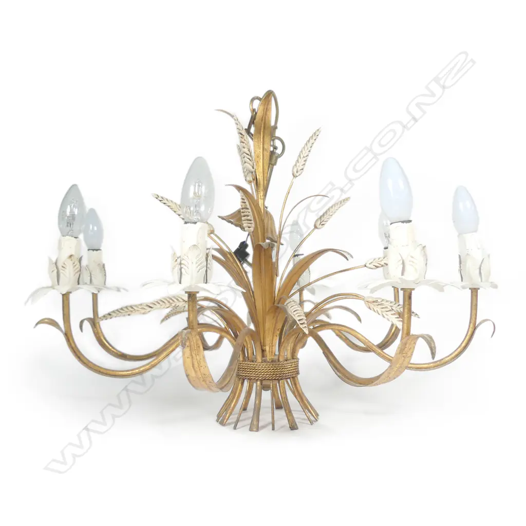 A Hollywood Regency chandelier Image 1++