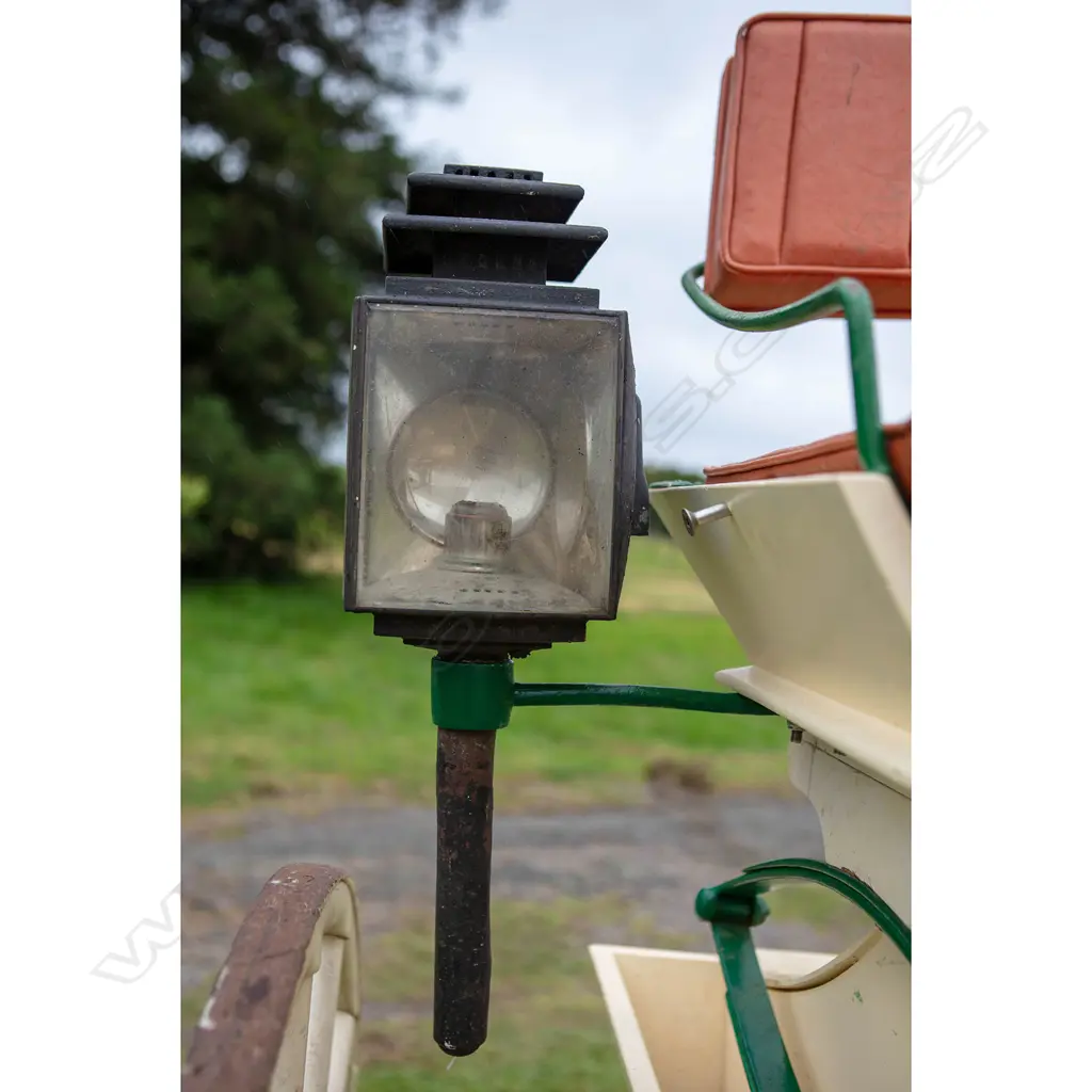 Adelaide Express - open double seat waggonette/buggy, Image 1++