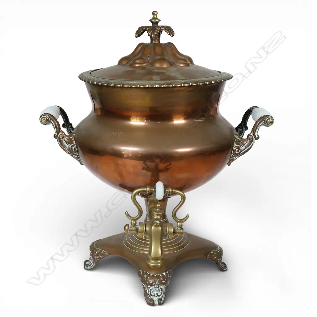 A Victorian copper samovar, Image 1++
