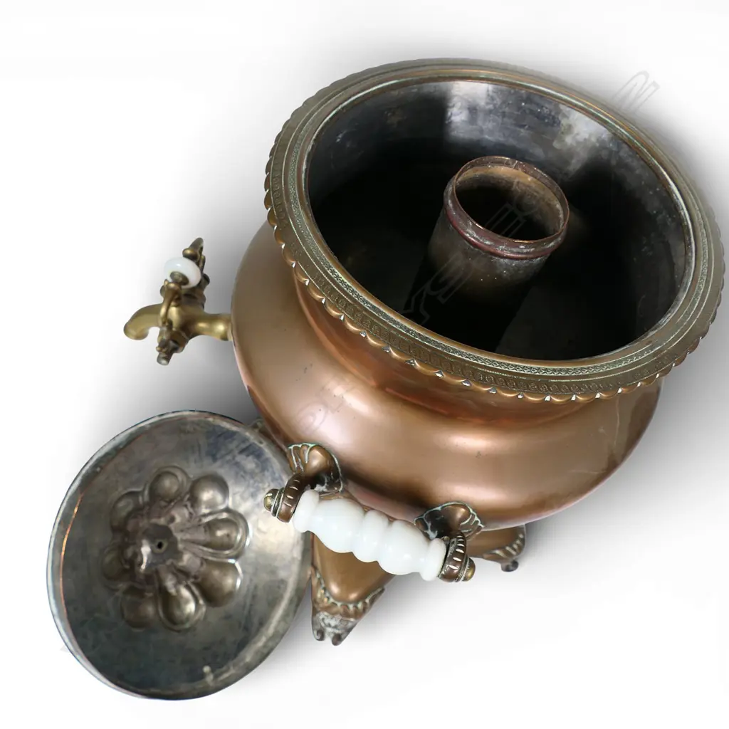 A Victorian copper samovar, Image 1++