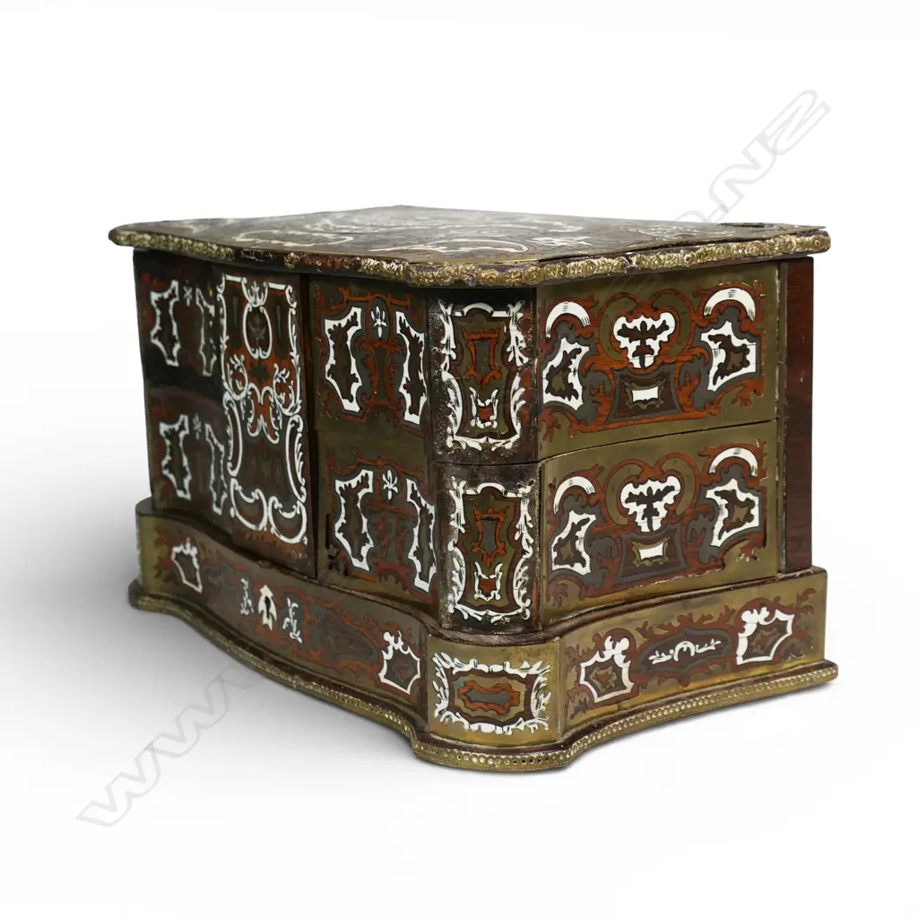 A 19thC boulle style fancy serpentine jewel box, Image 1++