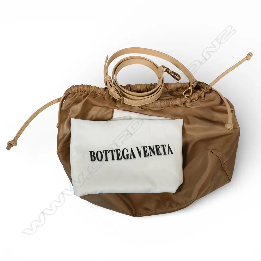 A Bottega Veneta 'The Point' basket tote bag, Image 1++
