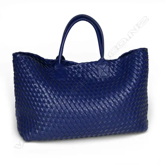 A Bottega Veneta large 'Cabot' tote bag,