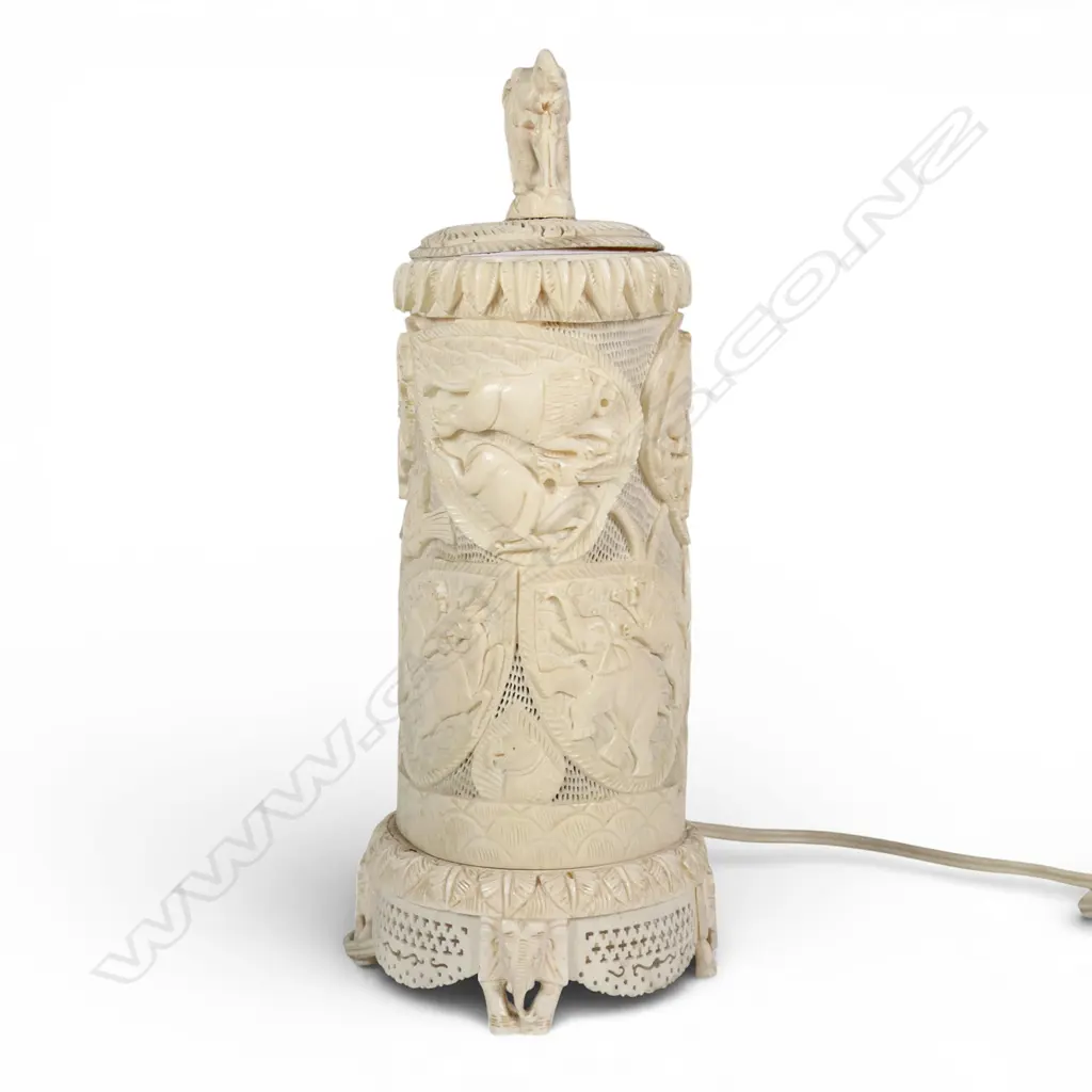 A vintage ivory lamp, Image 1++