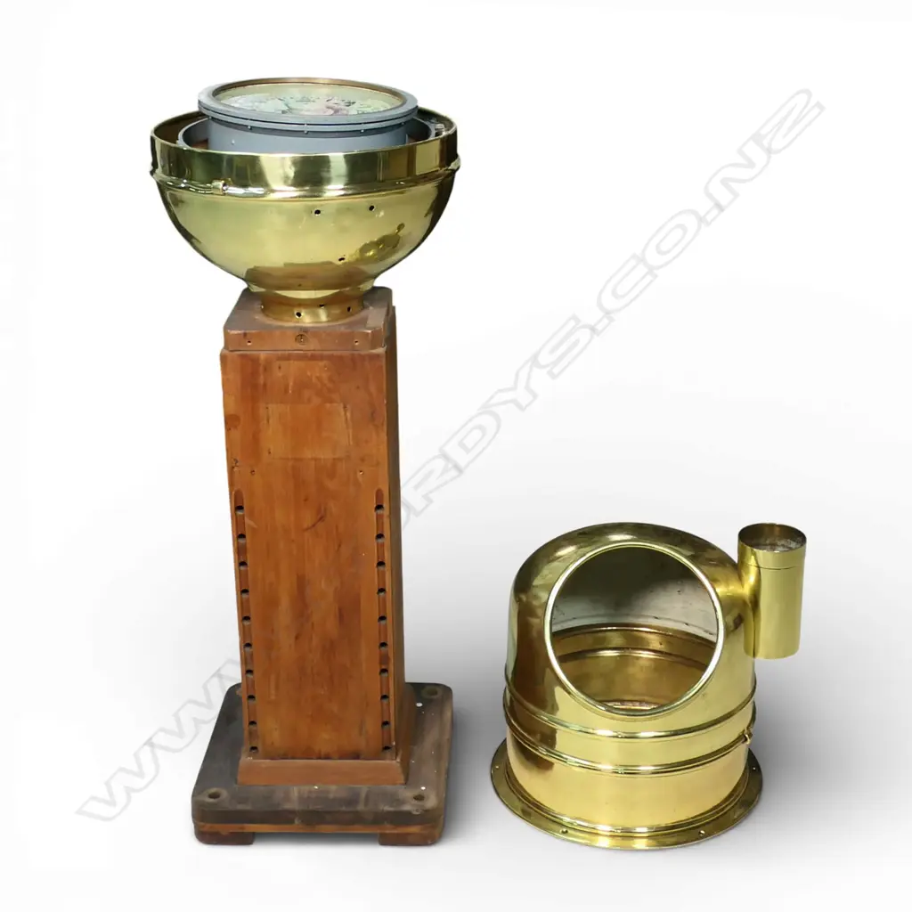 An old Heath & Co. London ship's binnacle compass, Image 1++