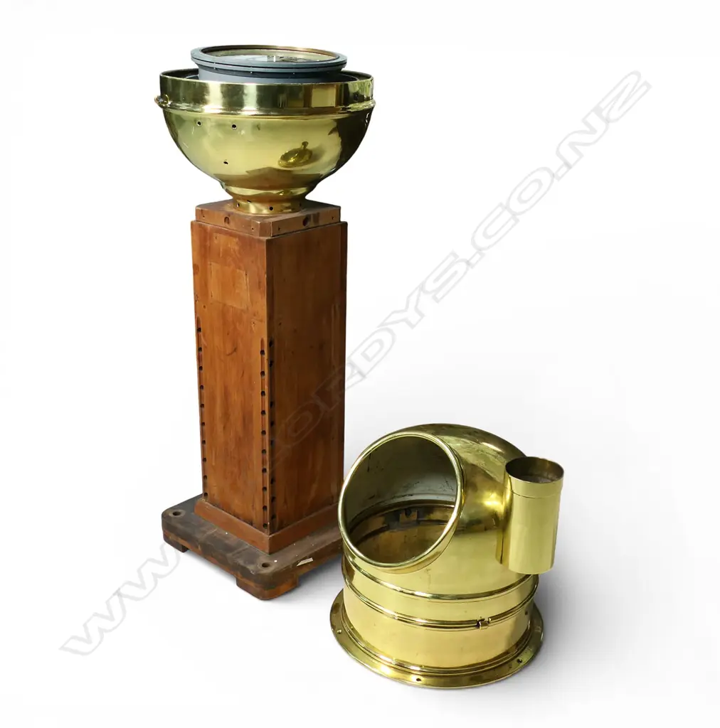 An old Heath & Co. London ship's binnacle compass, Image 1++