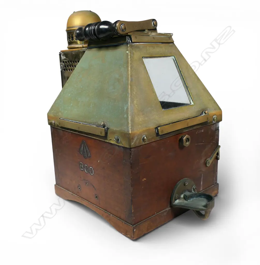 A late Victorian Royal Navy pattern 20 patent binnacle with liquid boat compass, Image 1++