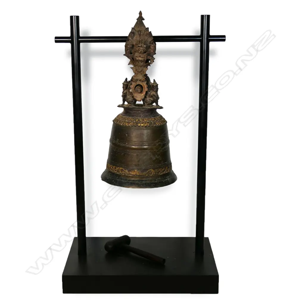 A large and impressive Burmese bronze temple bell, Image 1++