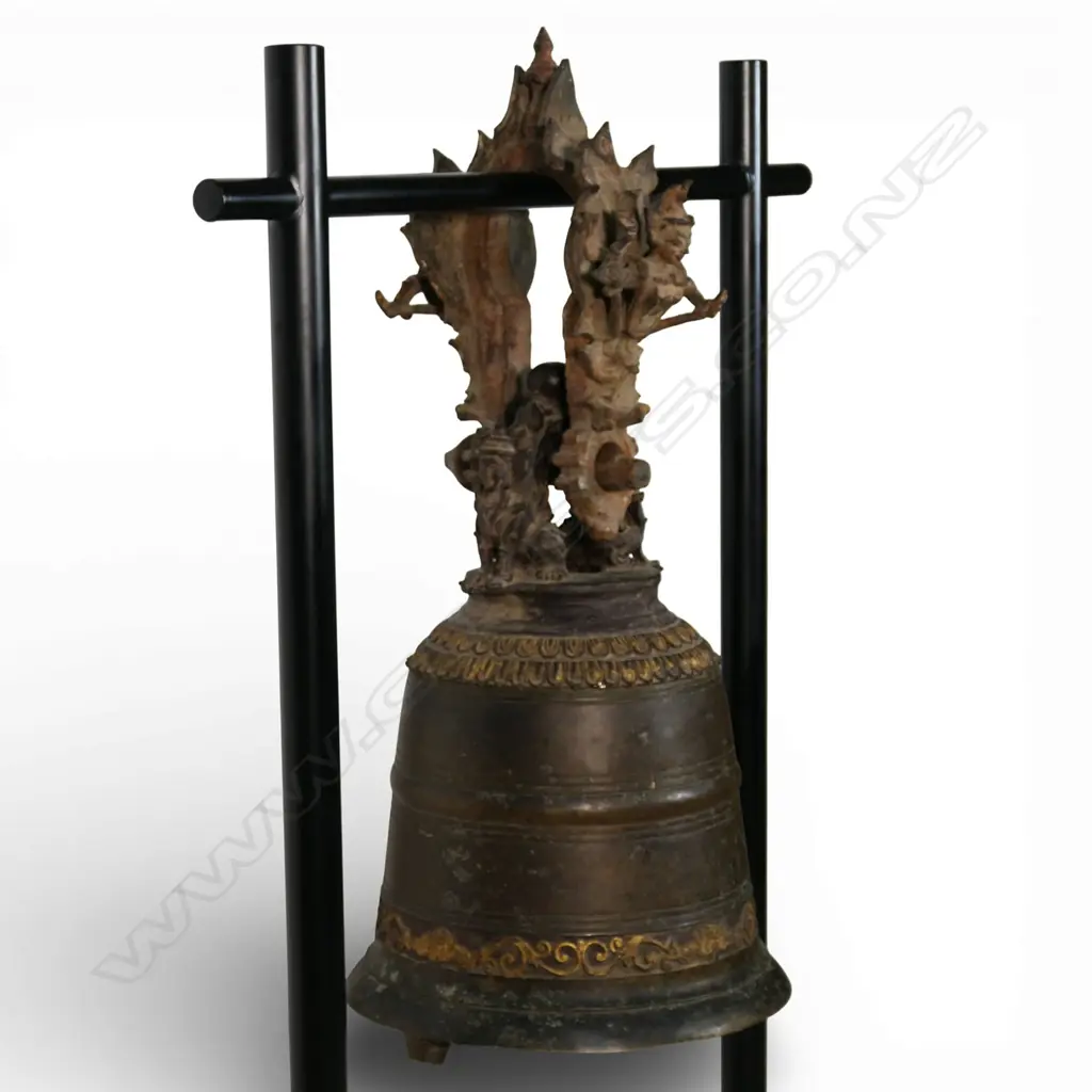 A large and impressive Burmese bronze temple bell, Image 1++