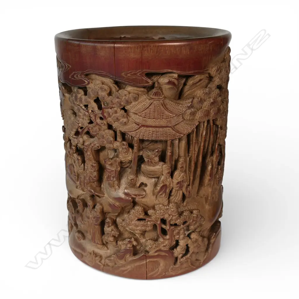A vintage Chinese carved bamboo brush pot, Image 1++