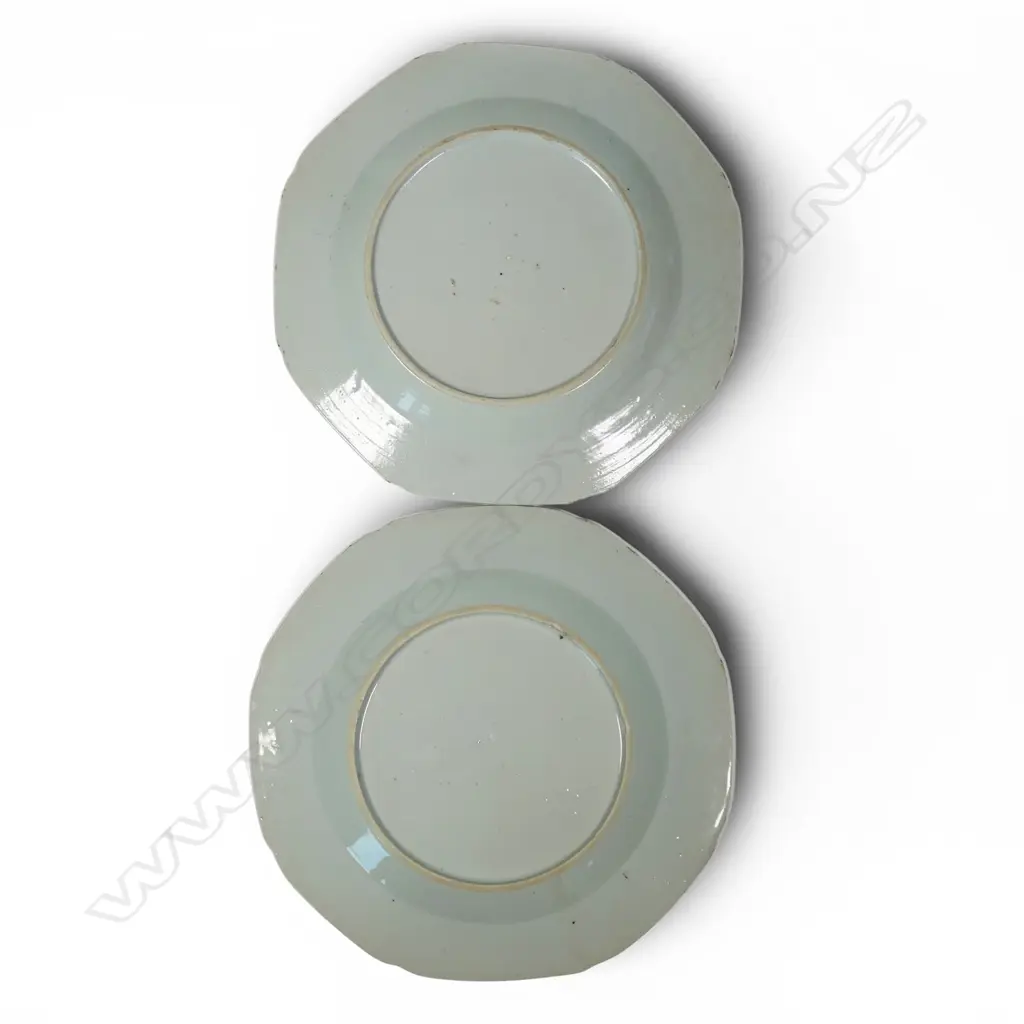 Two 18thC Chinese export porcelain plates, Image 1++