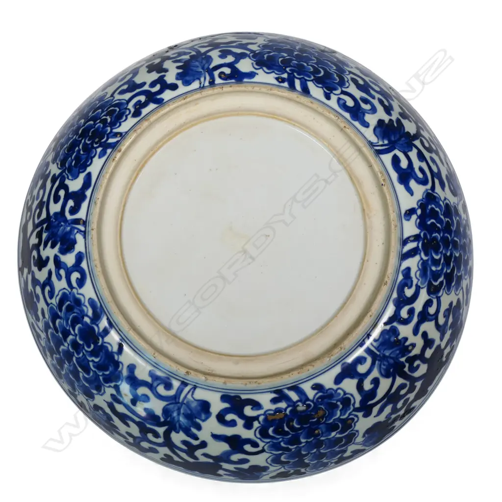 An 19thC Chinese blue and white charger, Image 1++