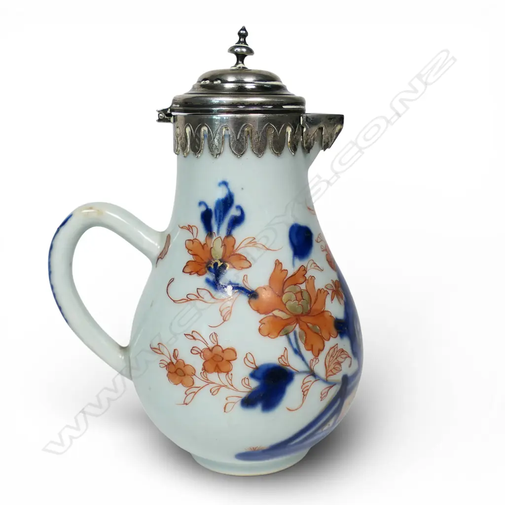 An 18thC Chinese Imari sparrow beak jug, Image 1++