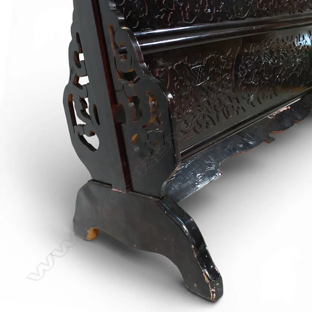 A very large and impressive Chinese famille rose porcelain room screen, Image 1++