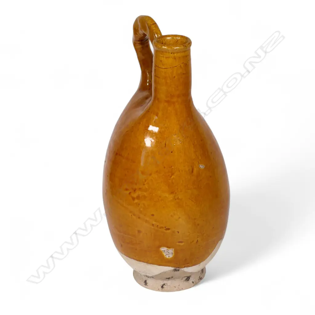 A reputedly old Chinese Liao dynasty wine flask, Image 1++