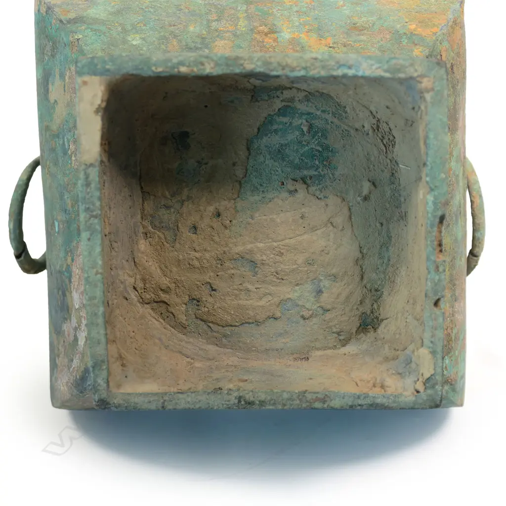 An old Chinese bronze vase, Image 1++