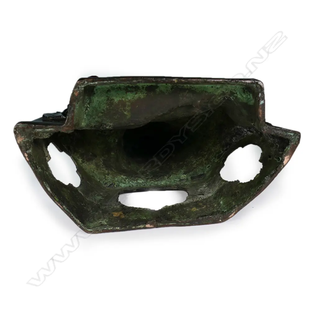 A Chinese reputedly Ming bronze model of a seated and bearded official, Image 1++