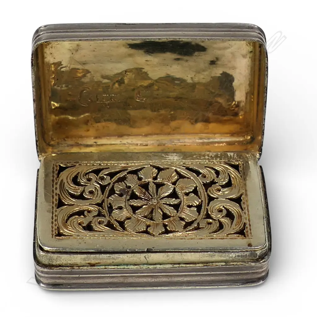 A George IV silver vinaigrette, Image 1++