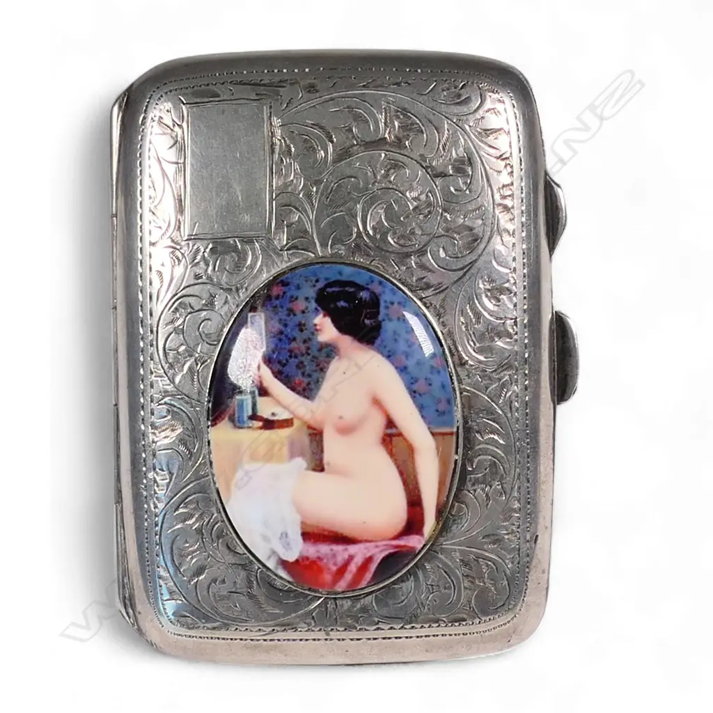 A silver cigarette case, Image 1++
