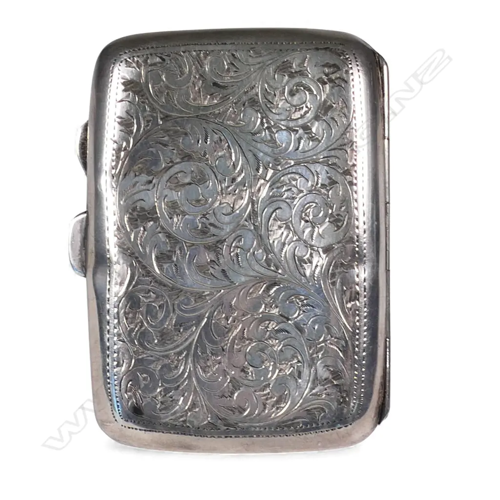 A silver cigarette case, Image 1++