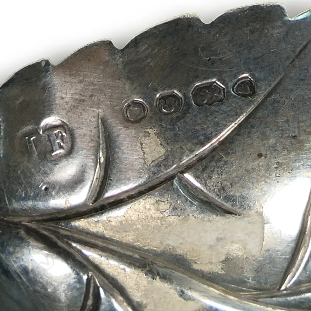 A Victorian leaf form silver caddy spoon, Image 1++