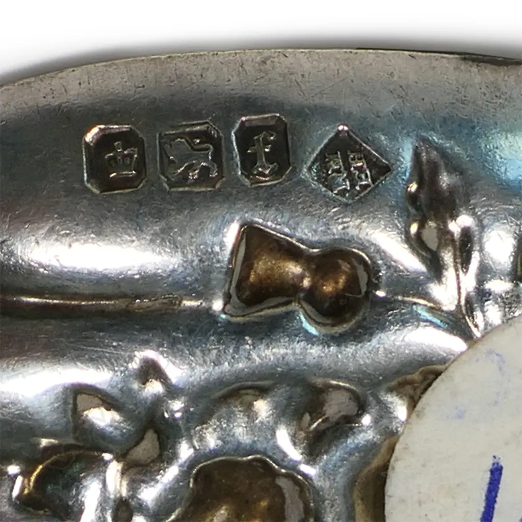 A late Victorian fancy silver embossed caddy spoon, Image 1++