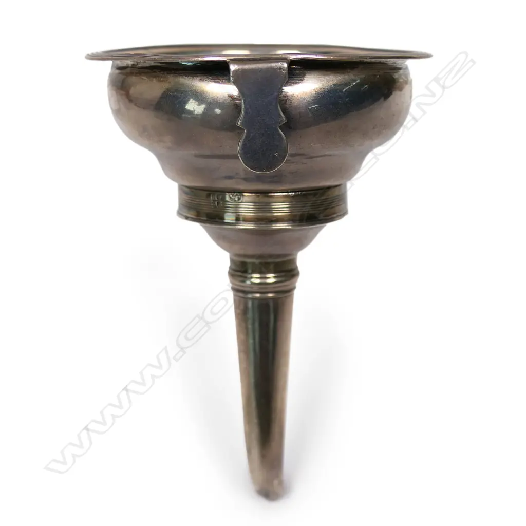A George III silver crested wine funnel, Image 1++