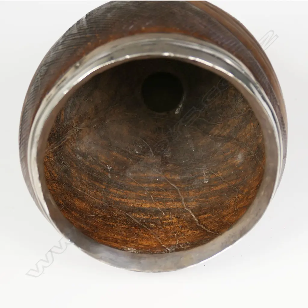 A George IV silver mounted coconut cup, Image 1++