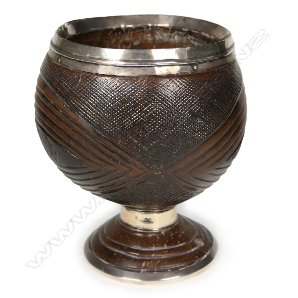 A George IV silver mounted coconut cup, Image 1++