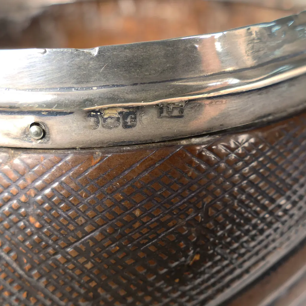 A George IV silver mounted coconut cup, Image 1++