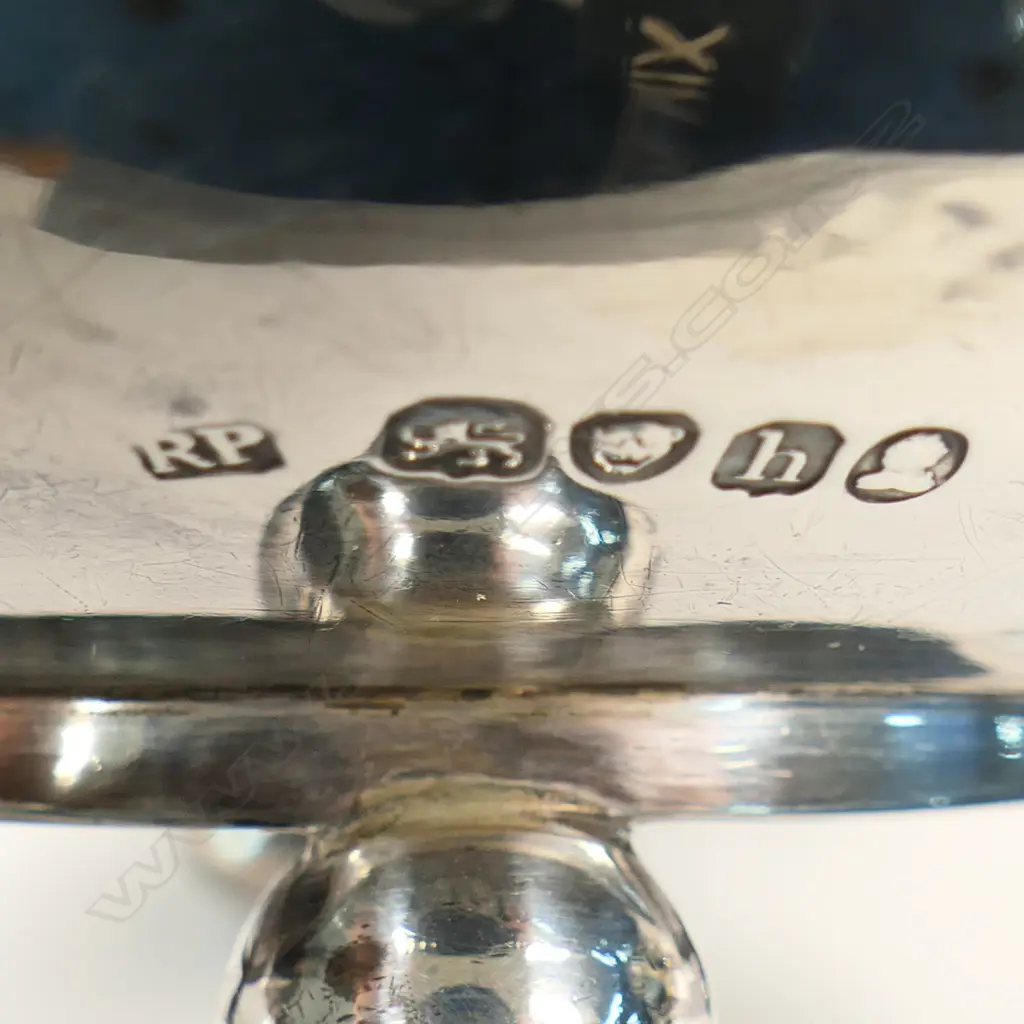 A George IV three piece silver tea set, Image 1++