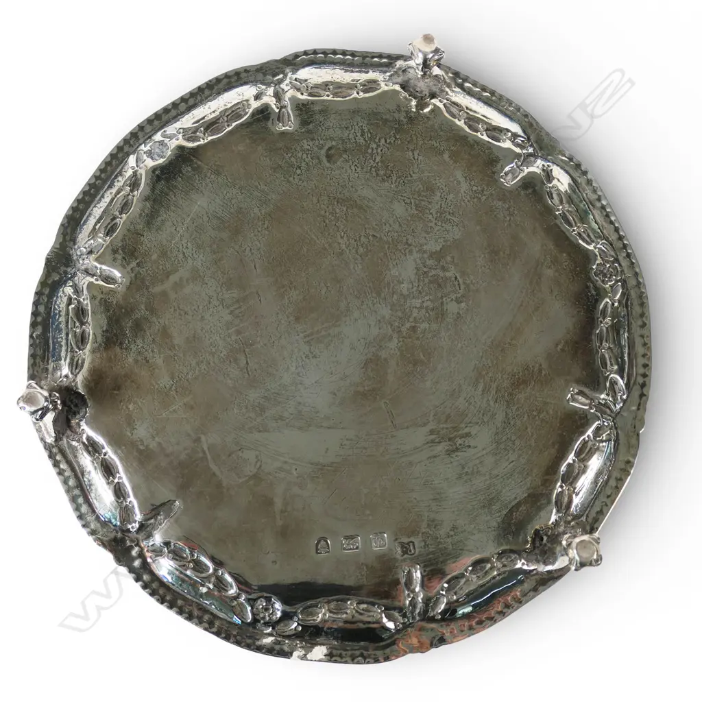 A George III sterling silver waiter, Image 1++