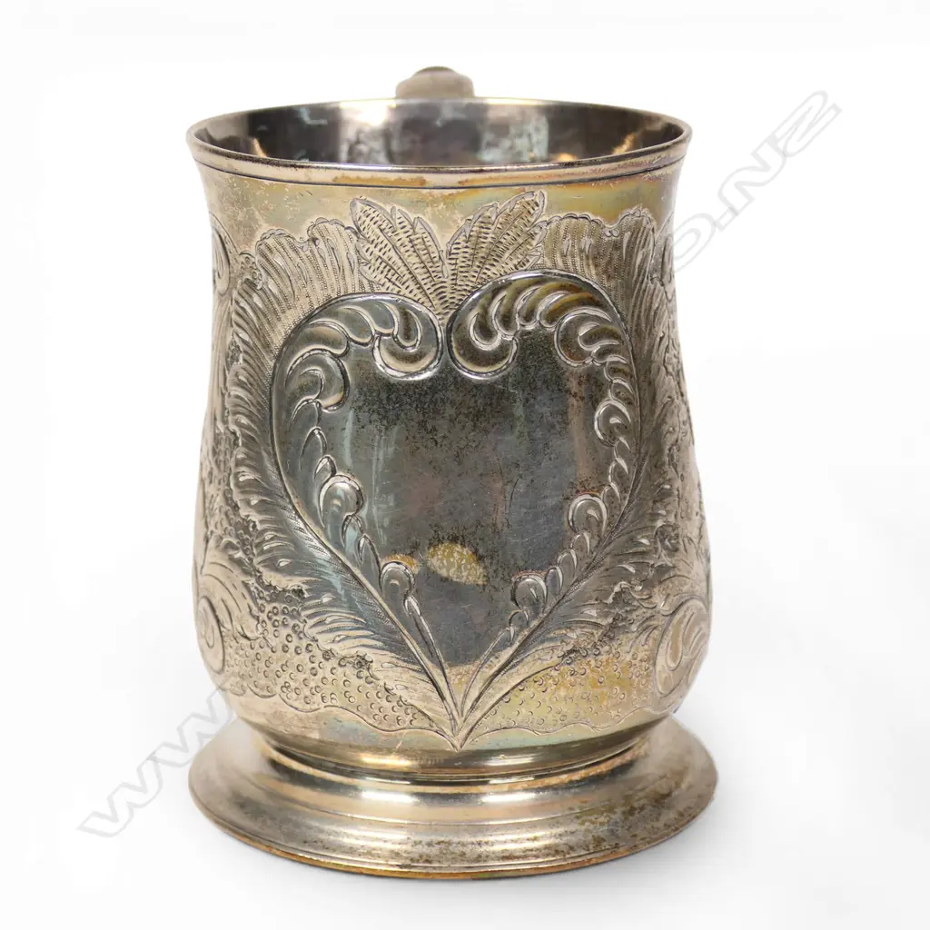 An early George II silver mug, Image 1++