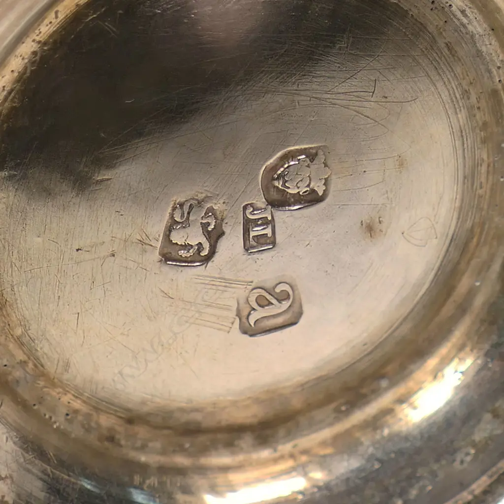 A late George III silver mug, Image 1++