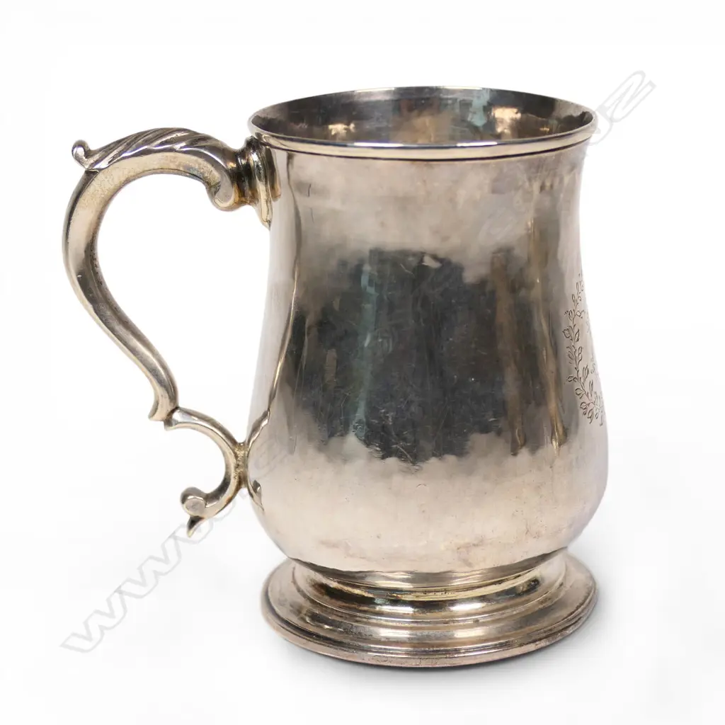 A late George III silver mug, Image 1++