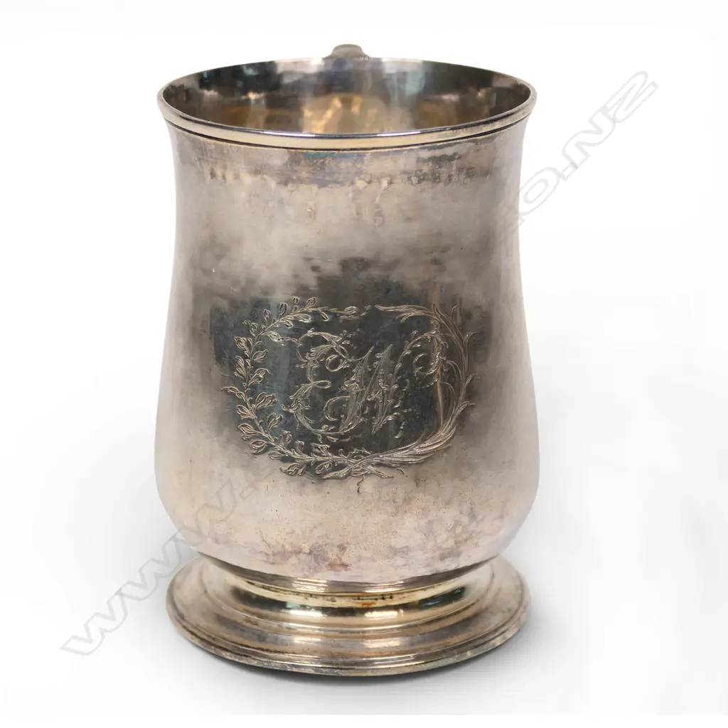 A late George III silver mug, Image 1++