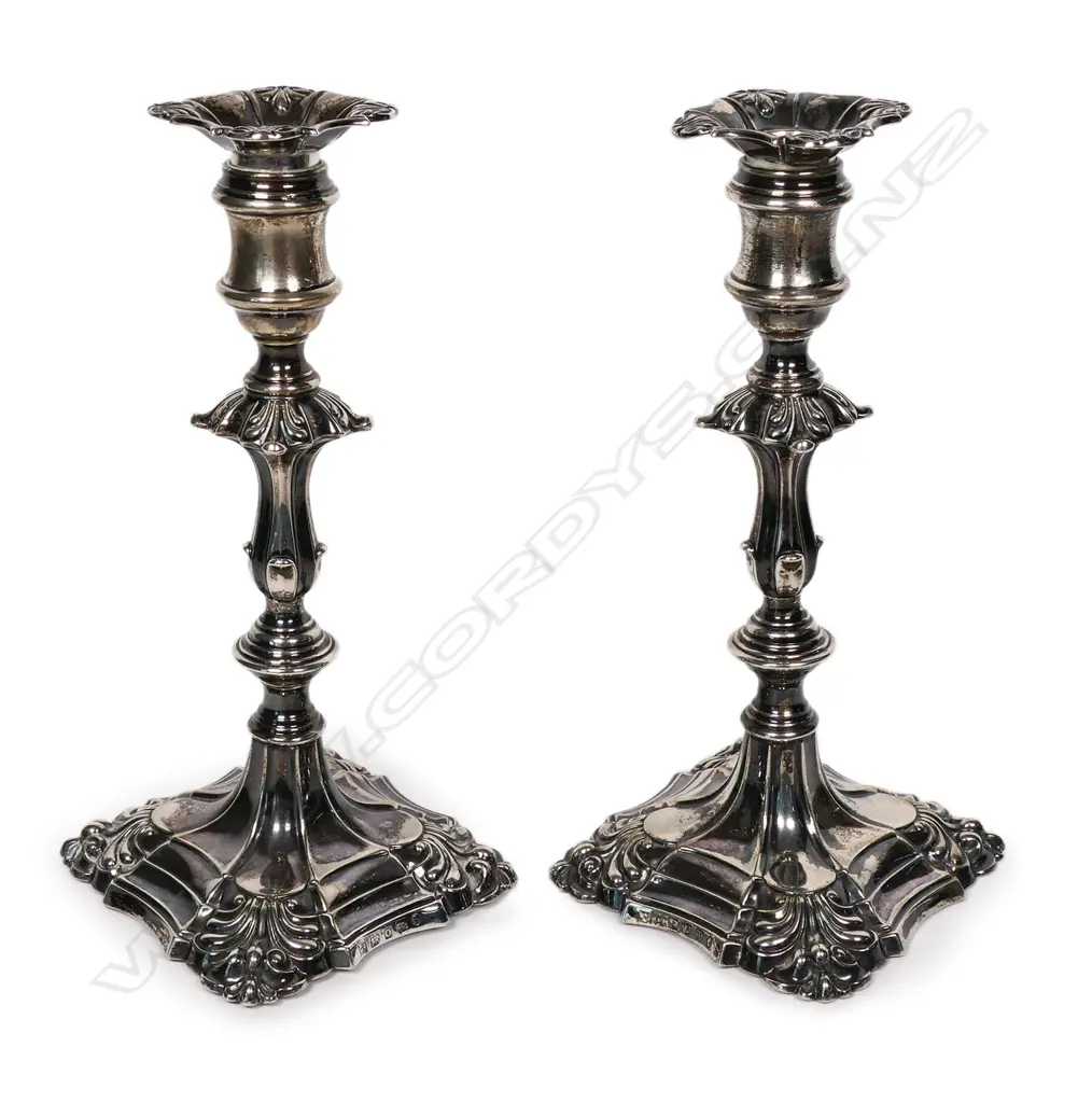 A pair of Victorian silver column candlesticks, Image 1++