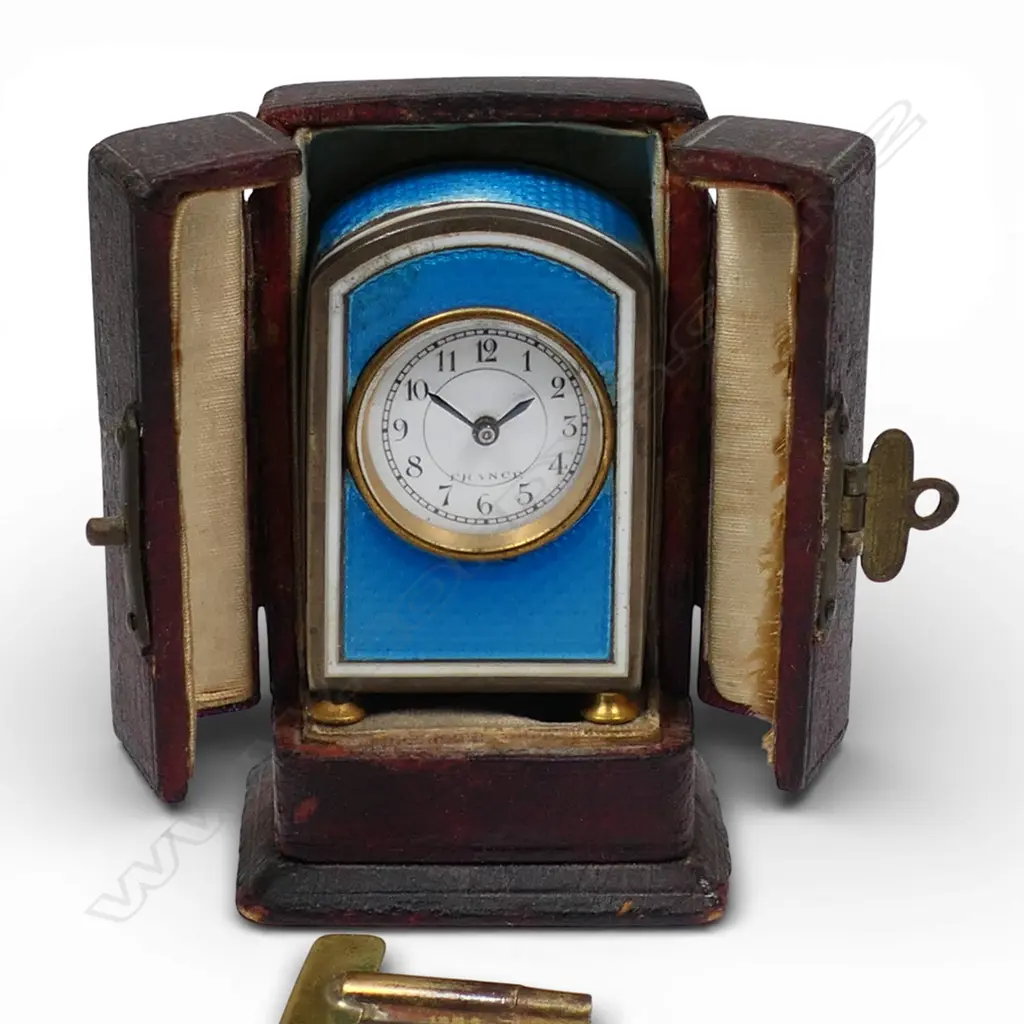 An early 20thC French silver and enamel miniature travelling clock, Image 1++