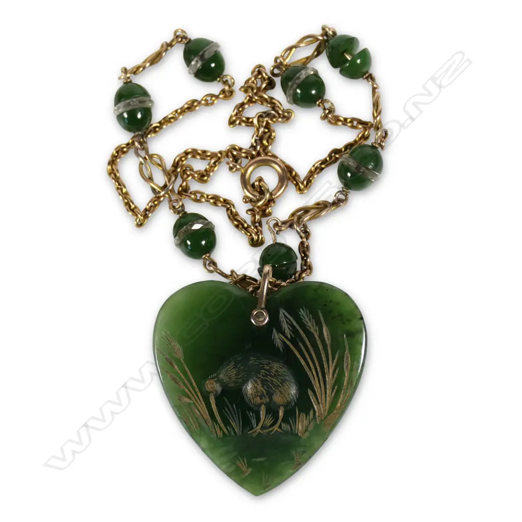 A c.1900 engraved pounamu heart pendant on chain with pounamu links, Image 1++