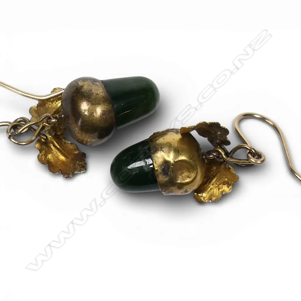 19thC 9ct gold and pounamu acorn earrings, Image 1++