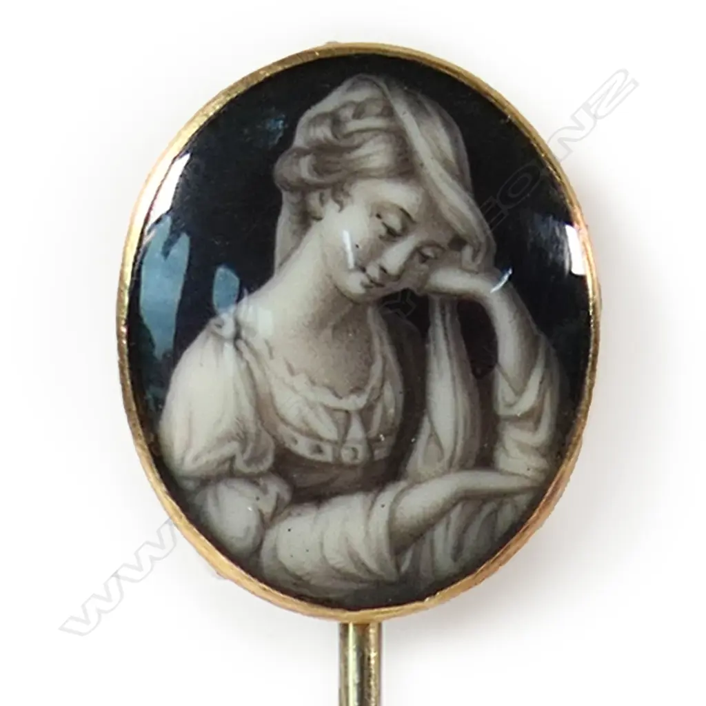 An 18ct gold framed mourning stick pin, Image 1++