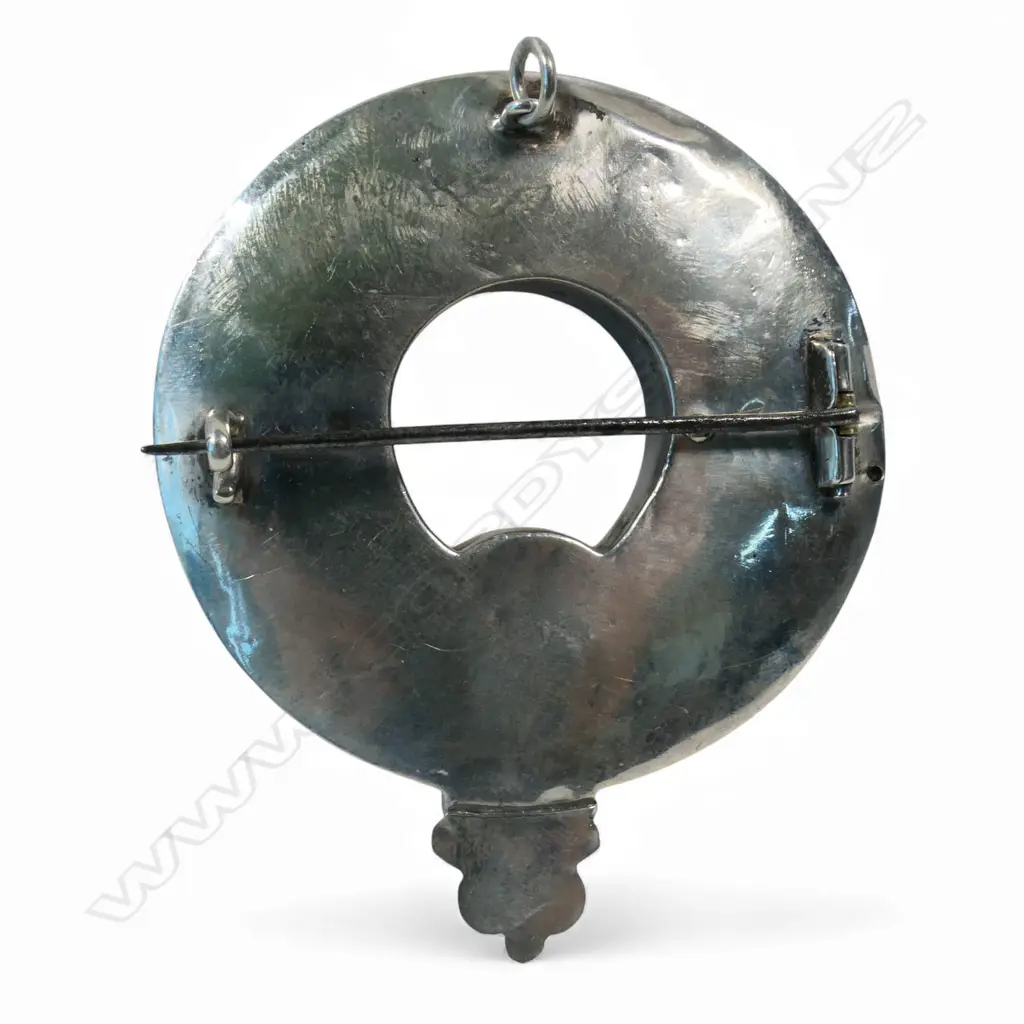 A late Victorian Scottish silver and Montrose agate brooch, Image 1++