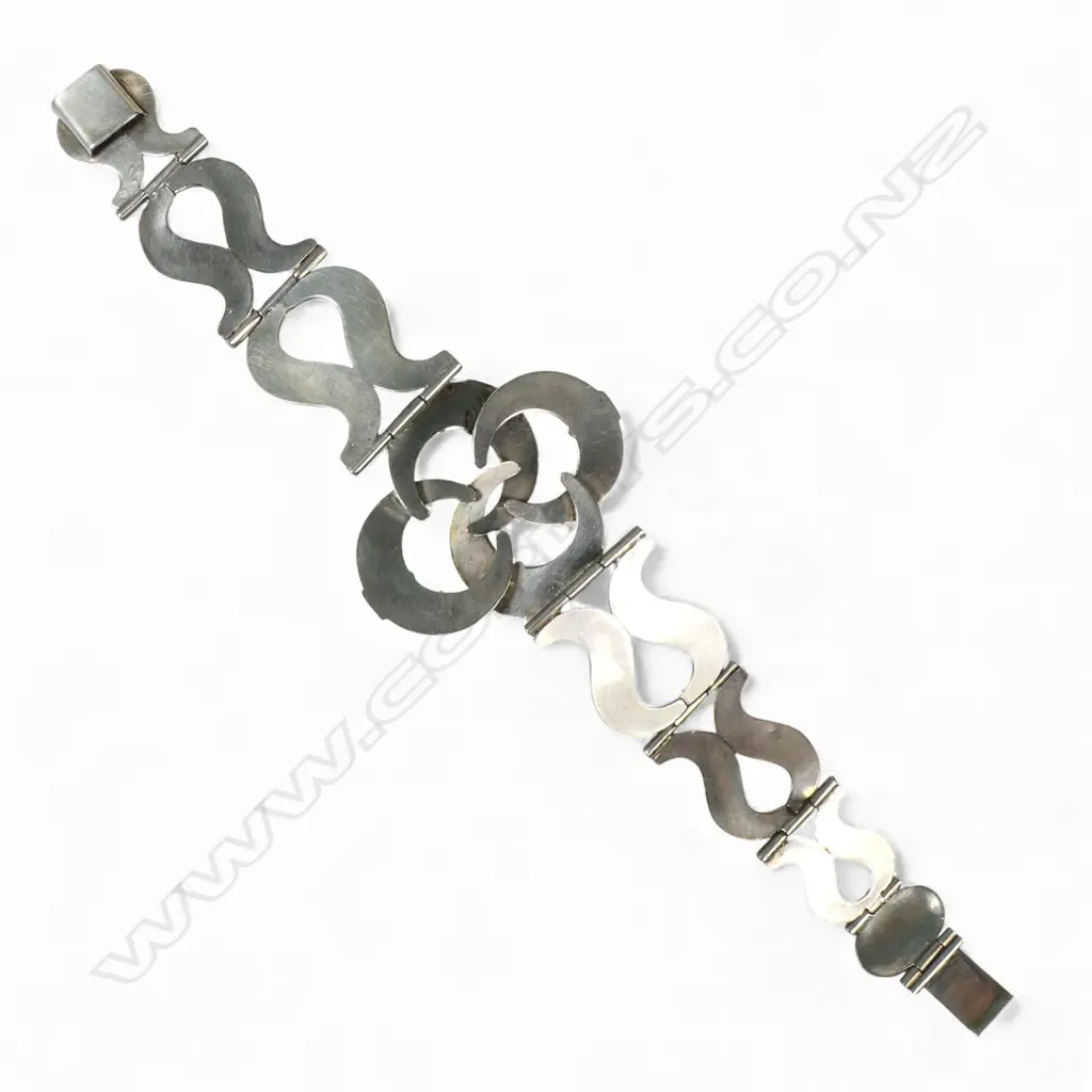 A late Victorian Scottish silver and Montrose agate bracelet, Image 1++