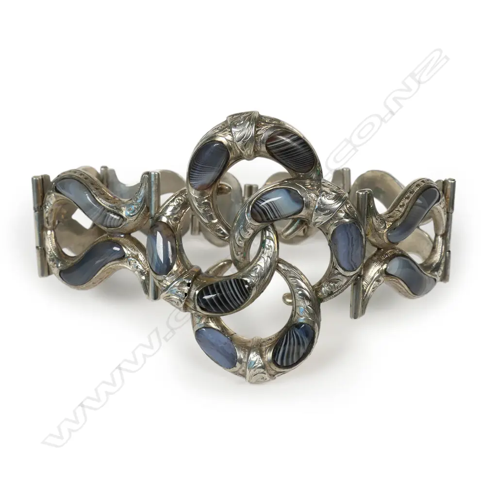 A late Victorian Scottish silver and Montrose agate bracelet, Image 1++