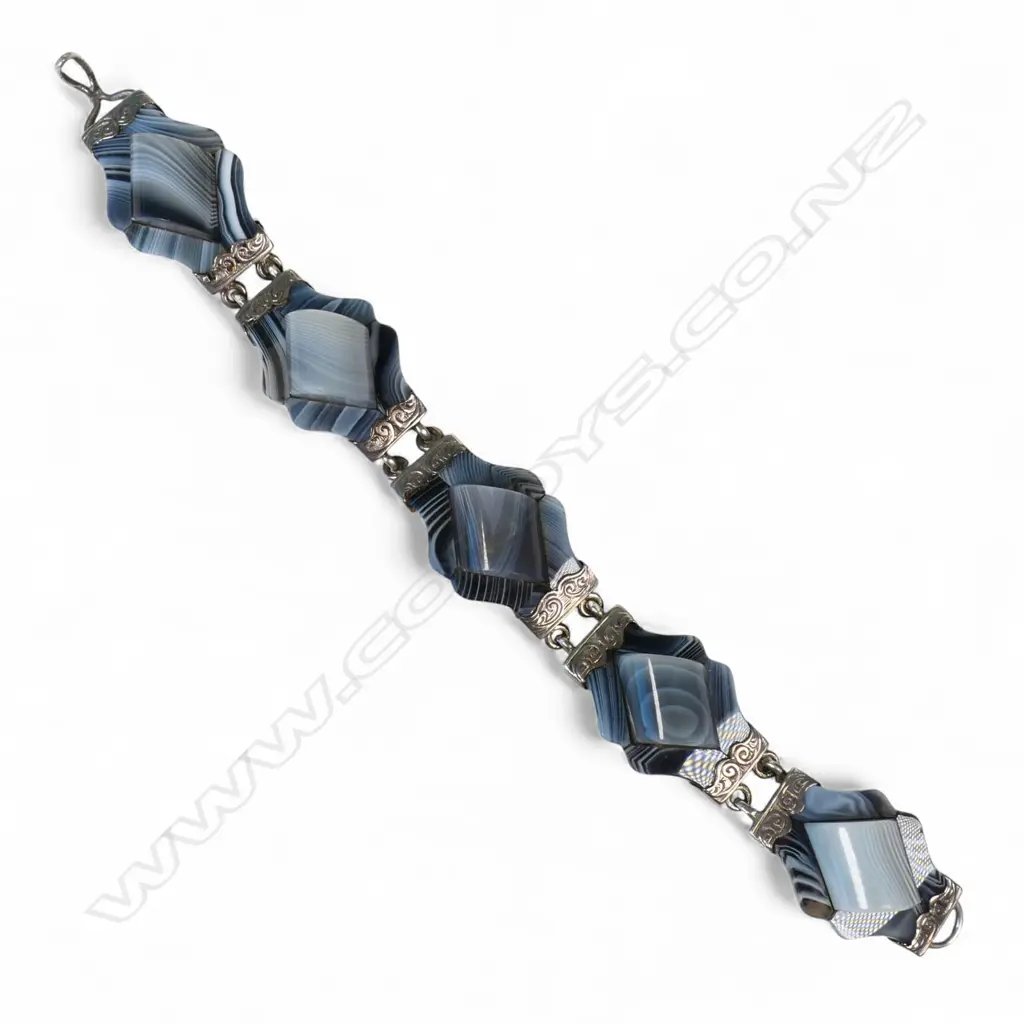 A late Victorian Scottish silver and Montrose agate bracelet, Image 1++