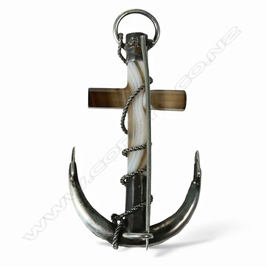 A late Victorian Scottish silver and agate fouled anchor brooch, Image 1++